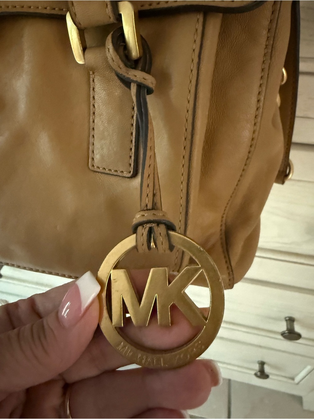 MICHAEL KORS Gosford Satchel Bag tan leather. Shoulder Bag with Gold hardware - Picture 6 of 15